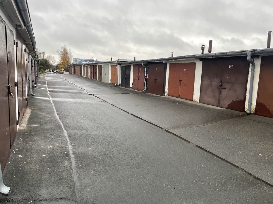 Garaż Legnica Piekary C na piętrze