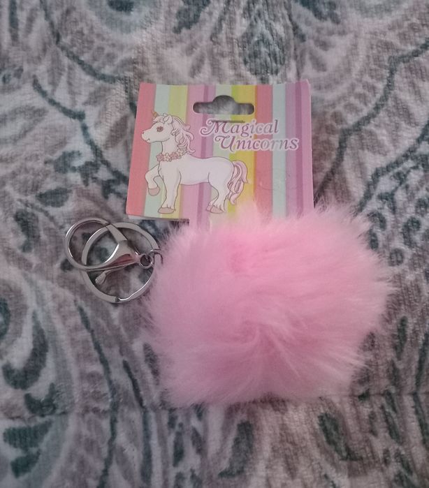 Chaveiro com pompom rosa