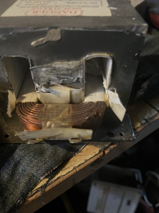 Transformator od mikrofalówki