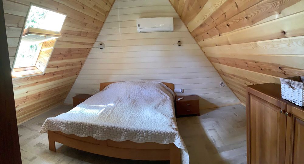 Zimowe noce las i widok gwiazd. Modrzewiowy domek nad Wkrą zaprasza