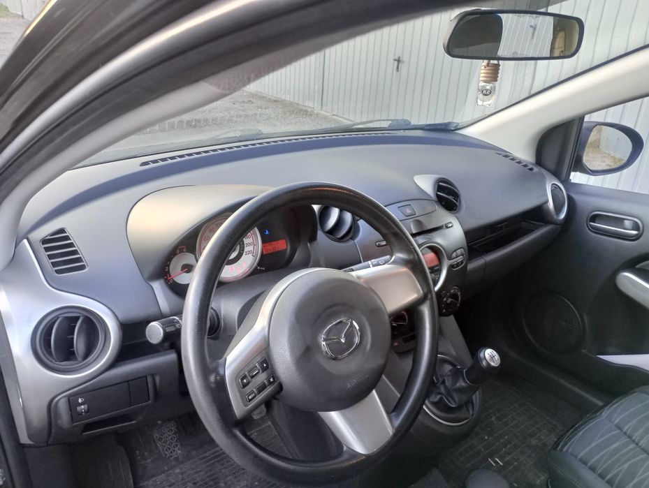 Samochód osobowy Mazda 2