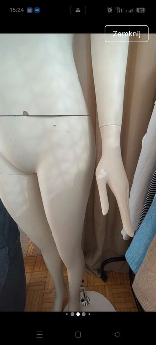 manekin damski na stojaku