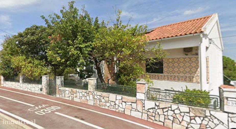 Moradia T3 + 2, lote 455m2, Sobreda da Caparica,  Almada