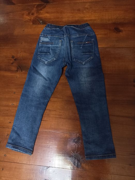 Джинси на хлопця в хорошому стані