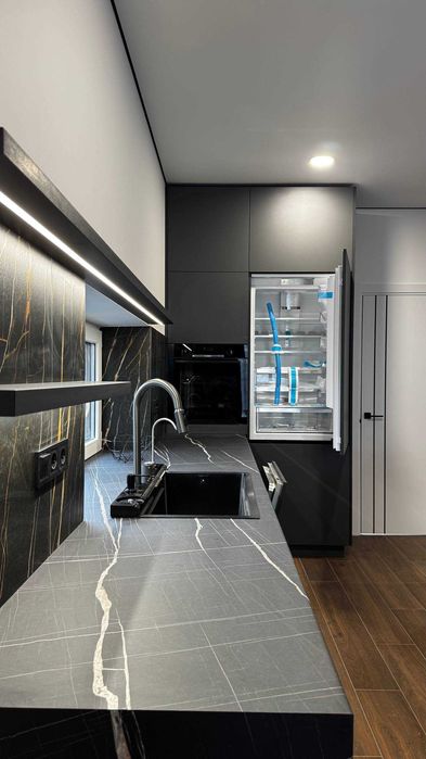 Продаж двоповерхового будинку з сучасним проектом ремонтом та меблями