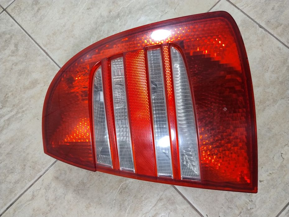 Skoda superb super b lampa tył Europa  prawa wkład wysyłka OLX