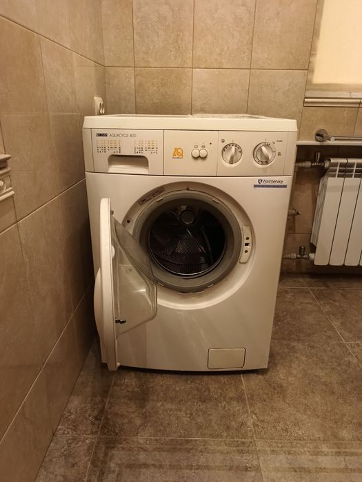Продам пральну машину 
Zanussi Aquacycle 800

Za