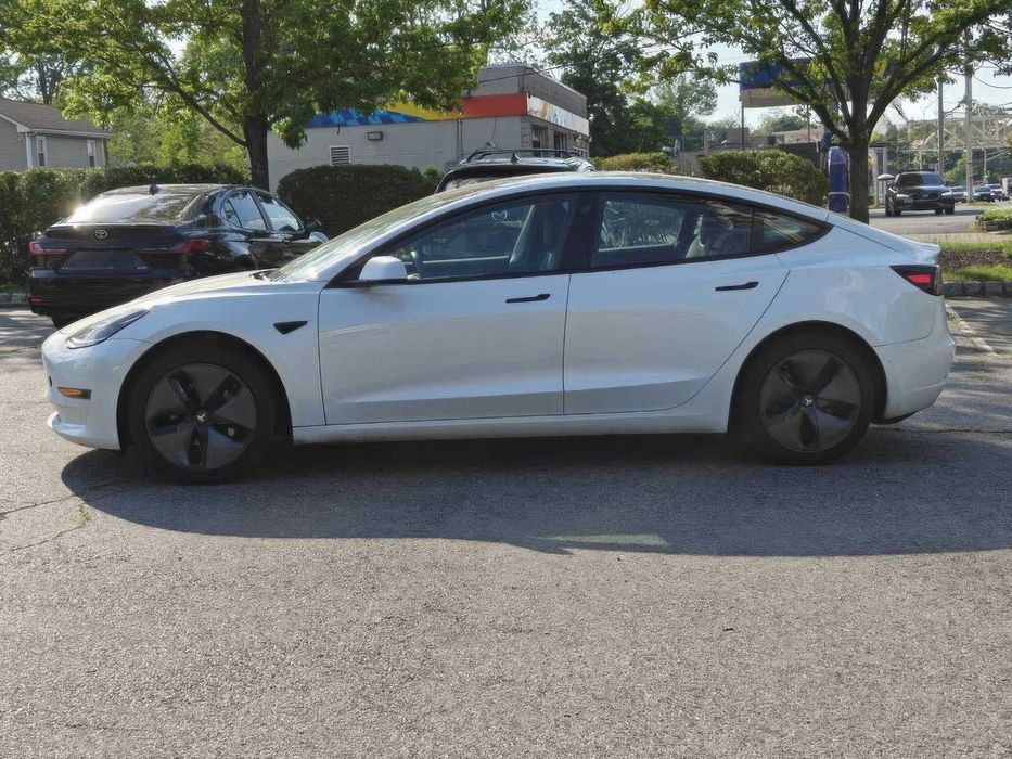 Tesla Model 3 Long Range      2022