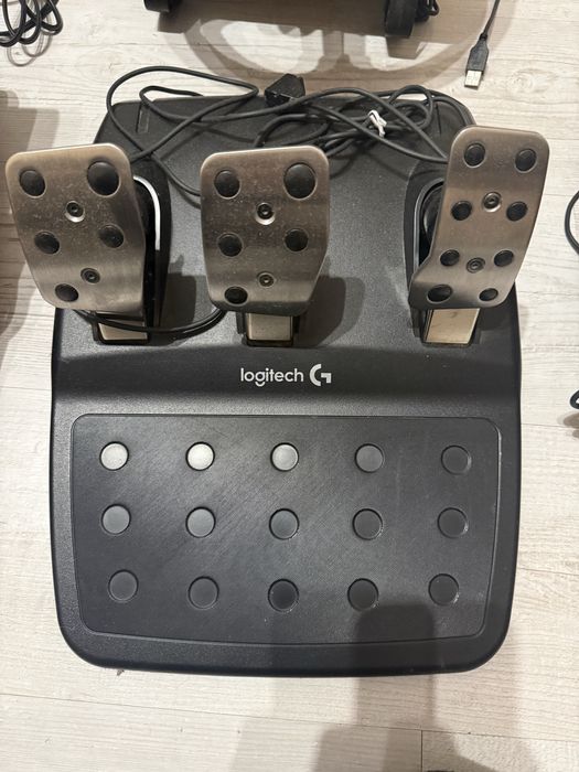 Kierownica logitech g29 + skrzynia biegów logitech + boczny panel