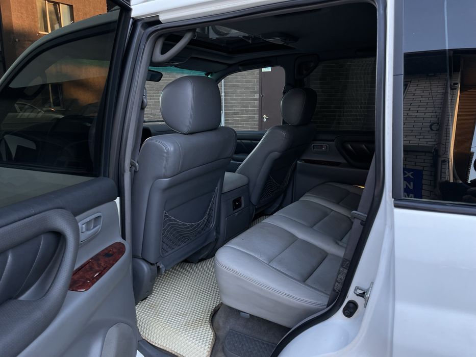 Toyota Land Cruiser 100