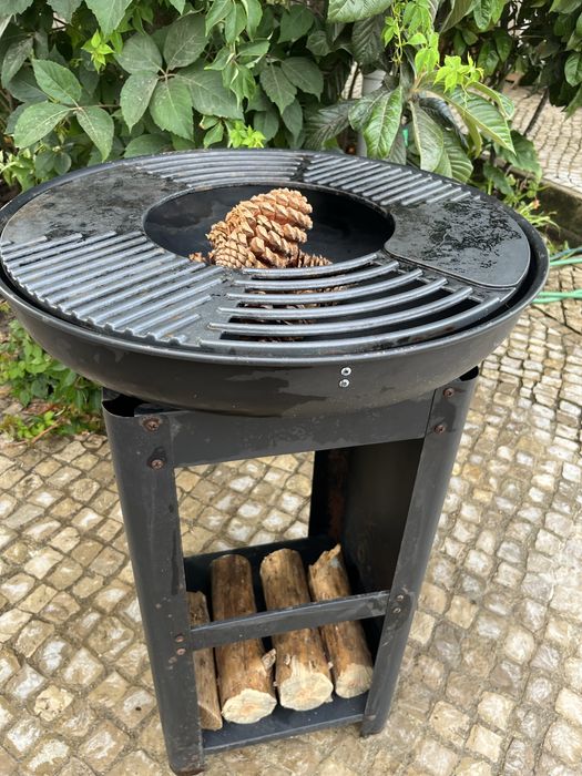 Barbecue, grelhador a carvão