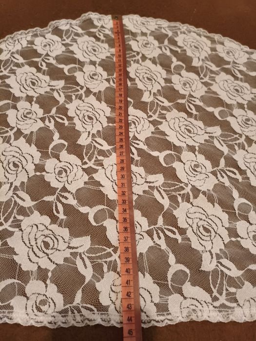 Mantylka, chusta koronkowa biała