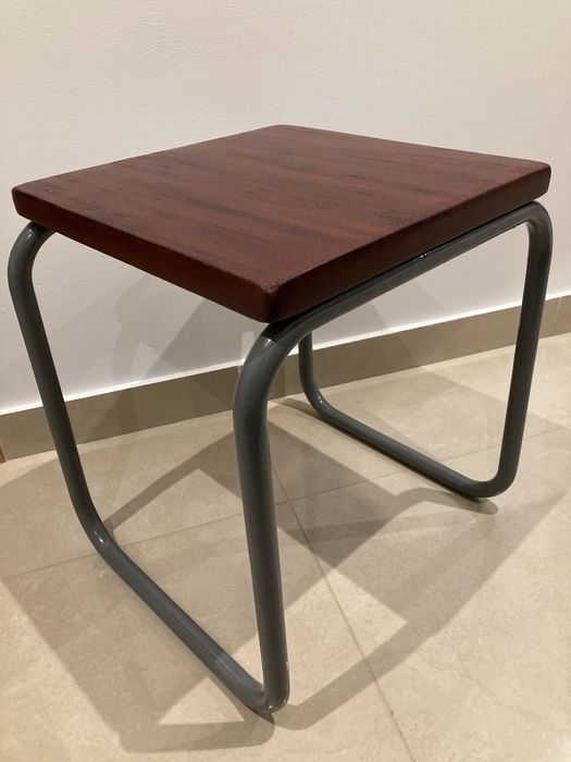 Mesa de Apoio Estilo Bauhaus