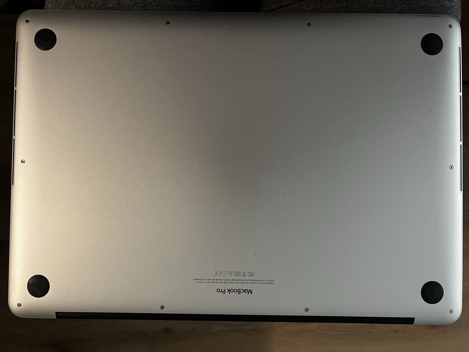 MacBook Pro 15", Mid 2015, 16/256 Gb, Retina 2880x1800 Core i7
