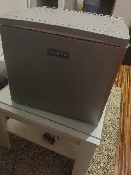 Lodowka dometic absorpcyjna gaz/12v/230v  na ryby ,dzialke ,do kampera