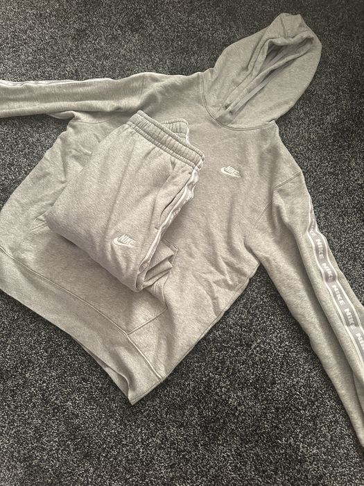 Dres Nike szary komplet