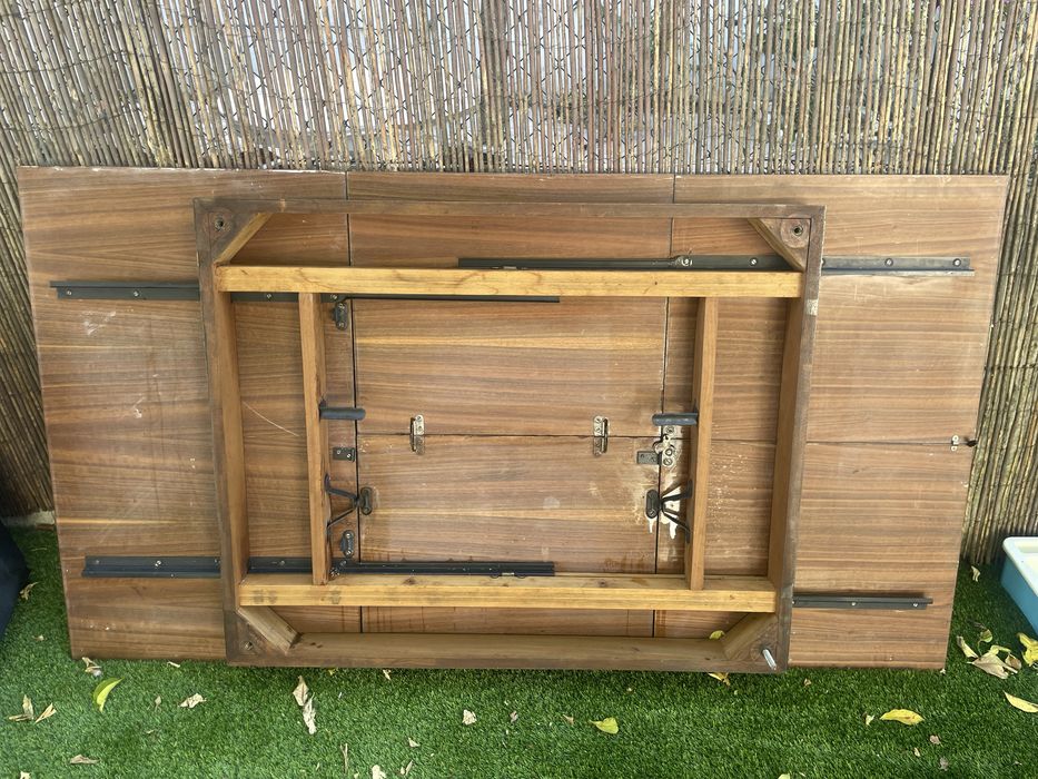 Mesa extensiva de madeira