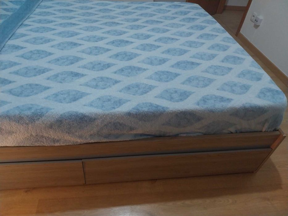 Cama de casal (c/colchão e c/estrado)