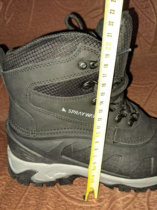 Продам зимові водонепроникні черевики Spray Way.