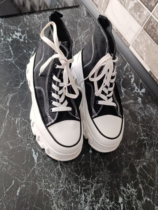 красовки високі текстильні