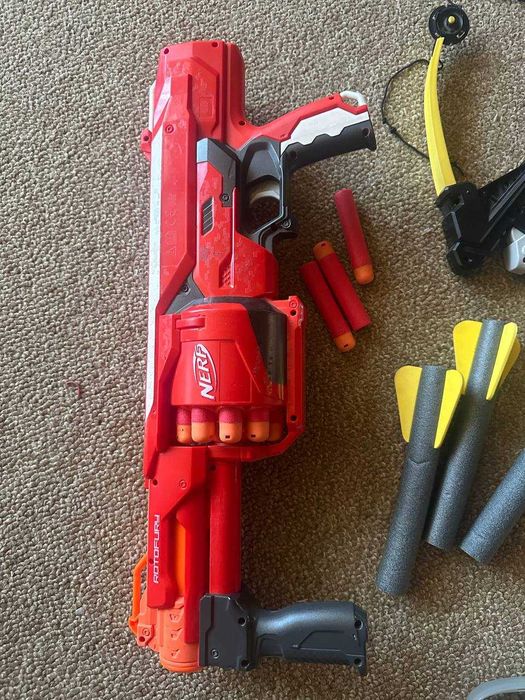 Набір Nerf: 2 бластери та лук зі стрілами