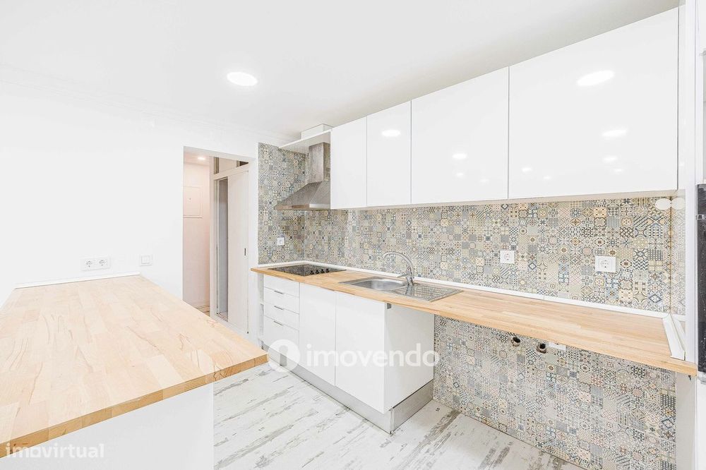 Apartamento T1 totalmente renovado, com varanda, na Sobreda