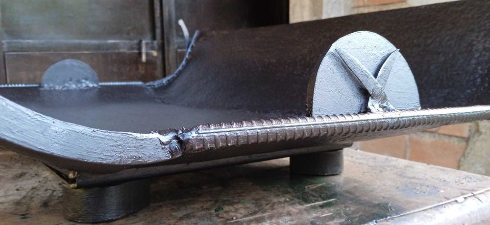 O conforto e a luz do fogo ao ar livre, braseira exterior