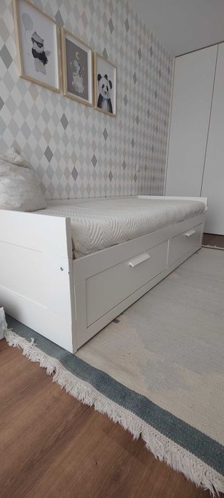 Cama branca extensível