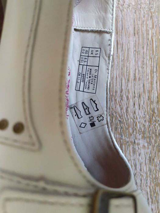 Czółenka Dr. Martens Latoya 40 białe Martensy wysoki obcas