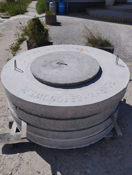 Właz betonowy 60cm pokrywa na szambo studnie