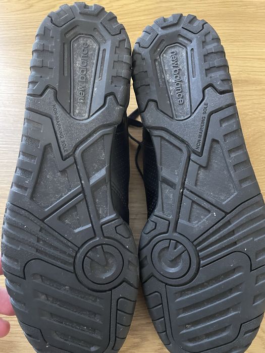 повністю чорні шкіряні кросівки New Balance 550