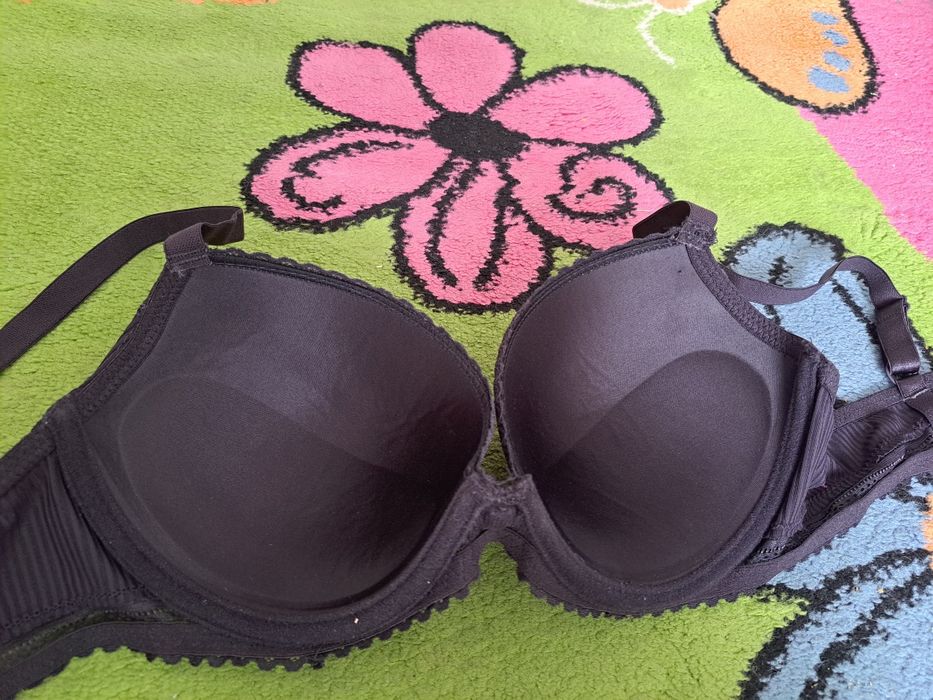 Bustonosz damski czarny 85C nowy