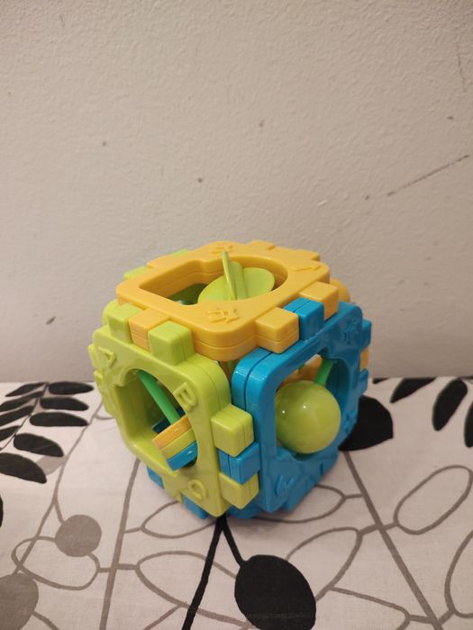 Kostka interaktywna, grzechotka, zabawka dla maluszka, wiele funkcji