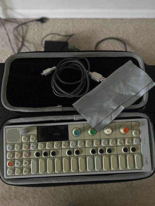 teenage engineering OP-1元箱 USBケーブル付き Amazon.co.jp: Analog Cases Teenage Engineering OP-1 / OP-1 FIELD