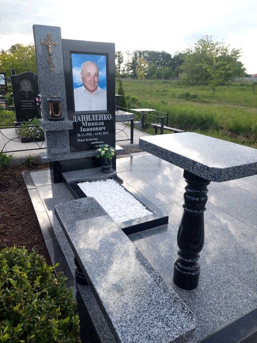 Пам'ятники з граніту. Пам'ятники гранітні. Гранитные памятники.