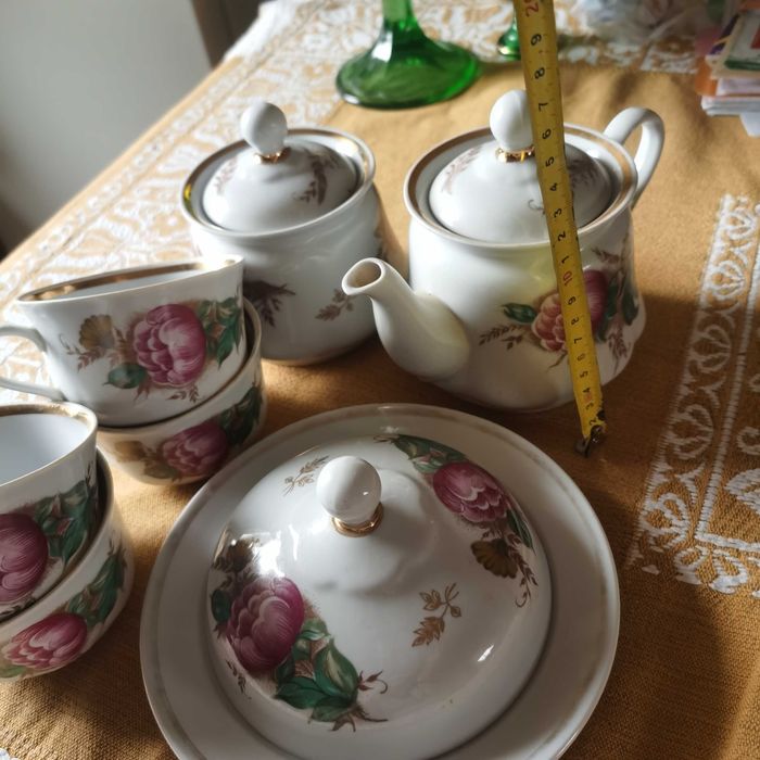 Сервізи, чашки, миски, кухонне