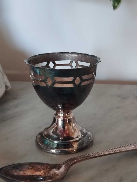 Suporte Ovo Antigo com Colher