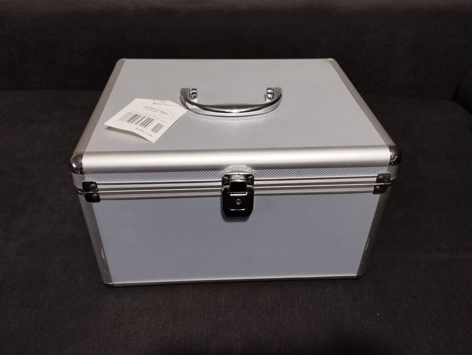 Caixa metálica para 300 cds