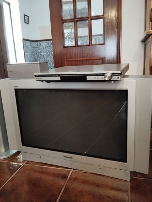 TV e Sistema de Som home Cinema