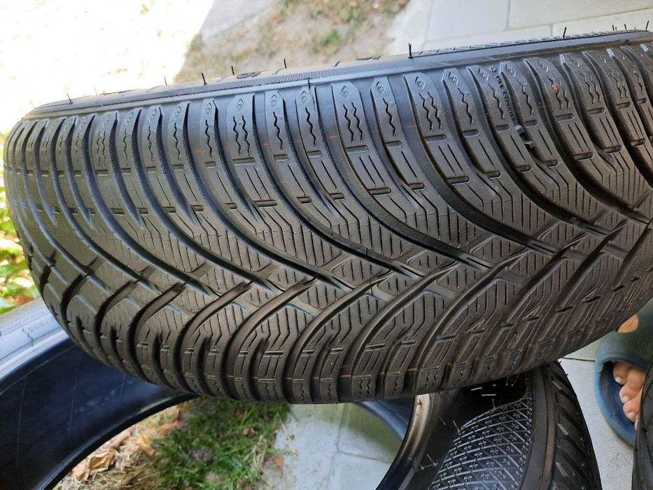 Шини 205/60 R16 Практично нові