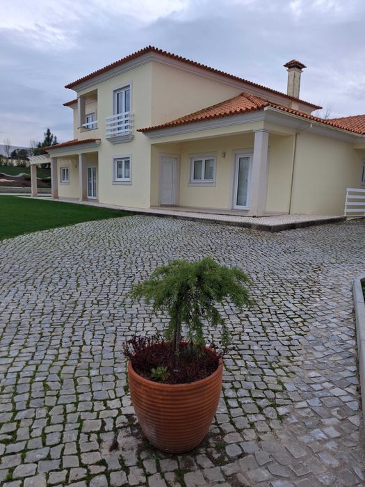 Moradia T4, em zona nobre e sossegada de Cantanhede