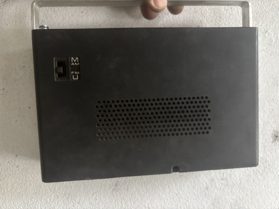 Radio antigo  de marca transylvania