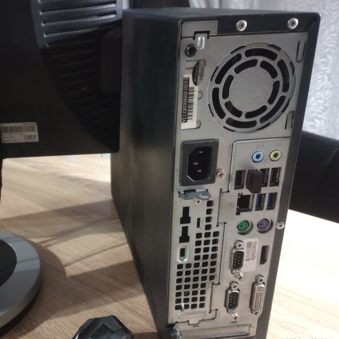 Komputer stacjonarny (Fujitsu) +monitor