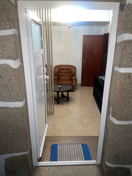 Alugo V2 rés do chão renovado