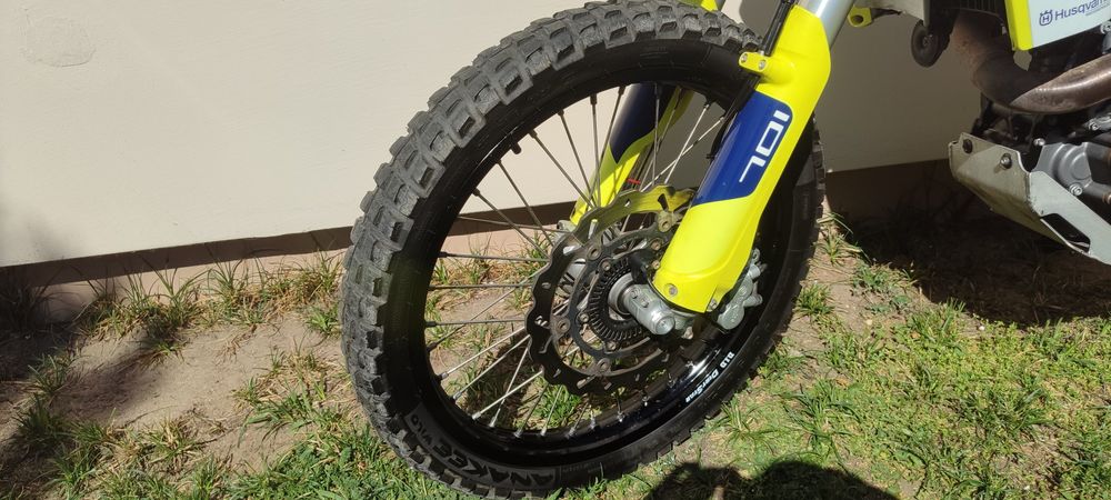 Husqvarna 701 Enduro KTM 690