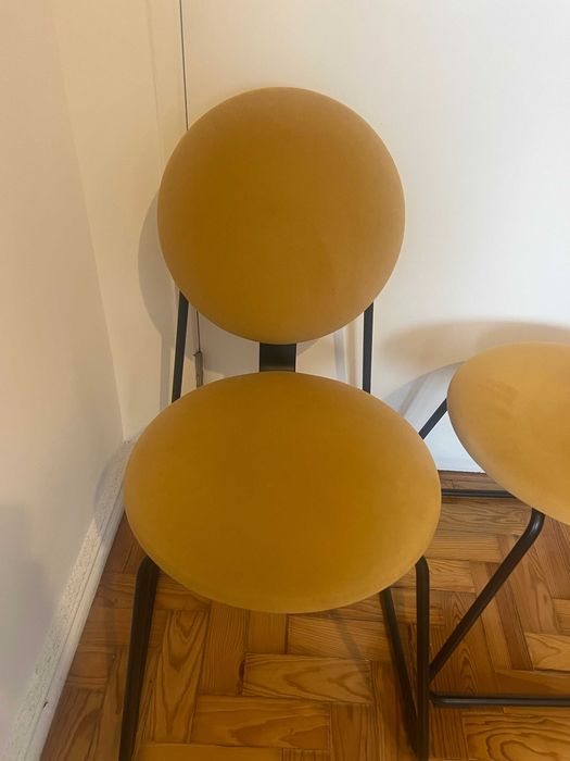 Cadeiras IKEA Manhulkt amarelo