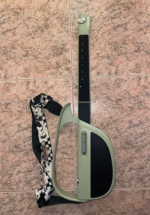 LiberLive C1 Stringless Smart Guitar Verde + acessórios (como nova)