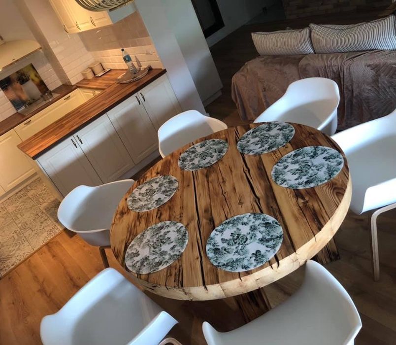 Stół okrągły ze starych belek bali ze starego drewna rustykalny loft