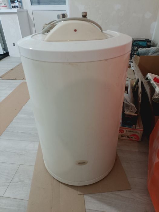 Продам бойлер 50 л.Працює