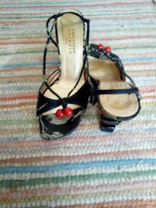 Босоножки Christian Lacroix.